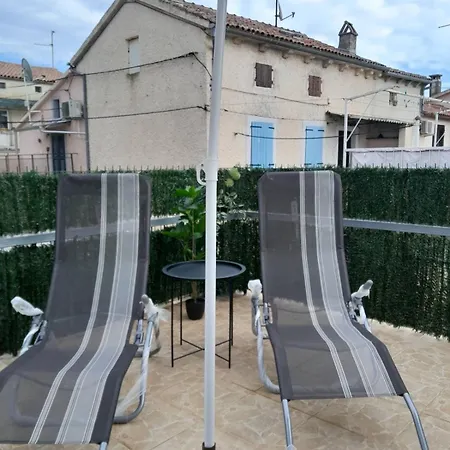 Apartment Mila With Jacuzzi Pula
